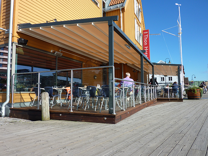 pergola over an outdoor seating area of a restaurant